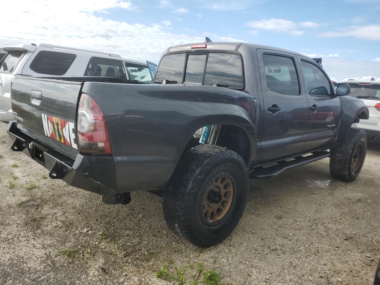 2015 Toyota Tacoma - Image 3