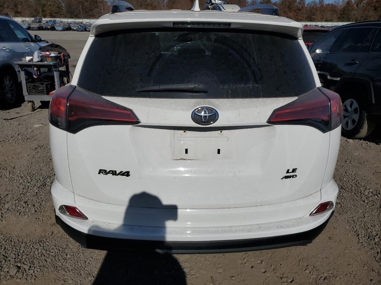 2018 Toyota RAV 4 - Image 6