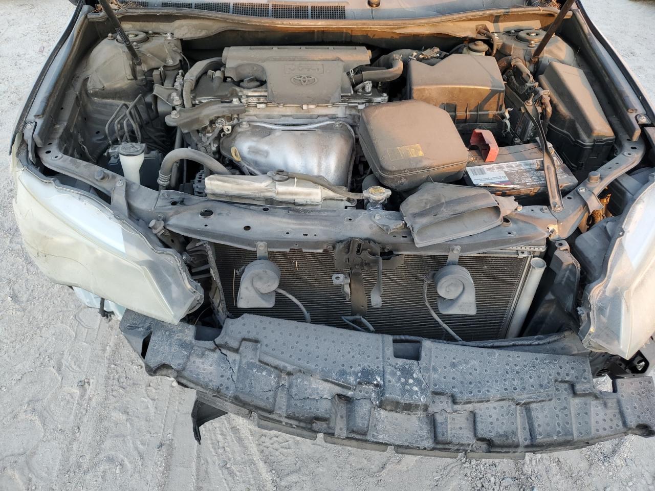 2015 Toyota Camry - Image 11