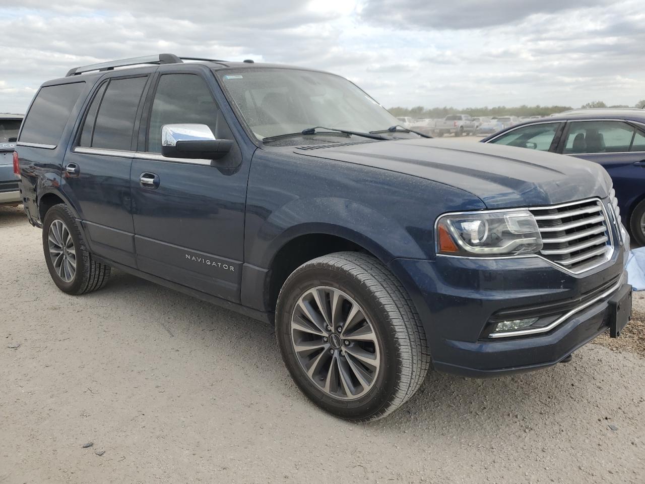 2017 Lincoln Navigator - Image 4