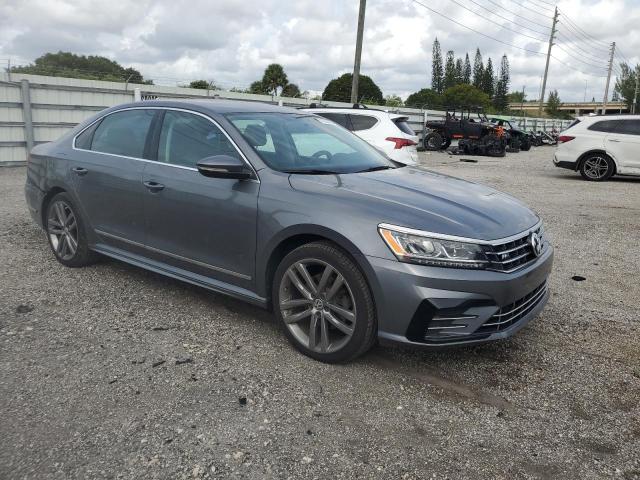 Sedans VOLKSWAGEN PASSAT 2016 Szary