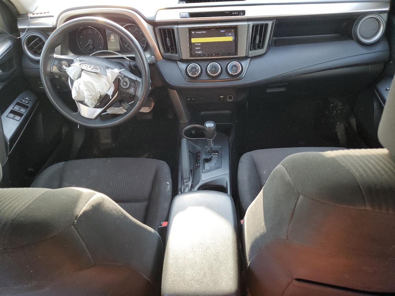 JTMZFREV2JJ208925 2018 Toyota Rav4 Le
