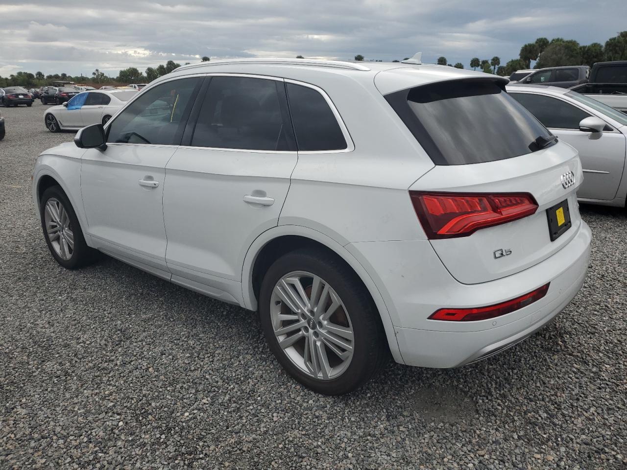 WA1BNAFY5K2101047 2019 AUDI Q5 - Image 2