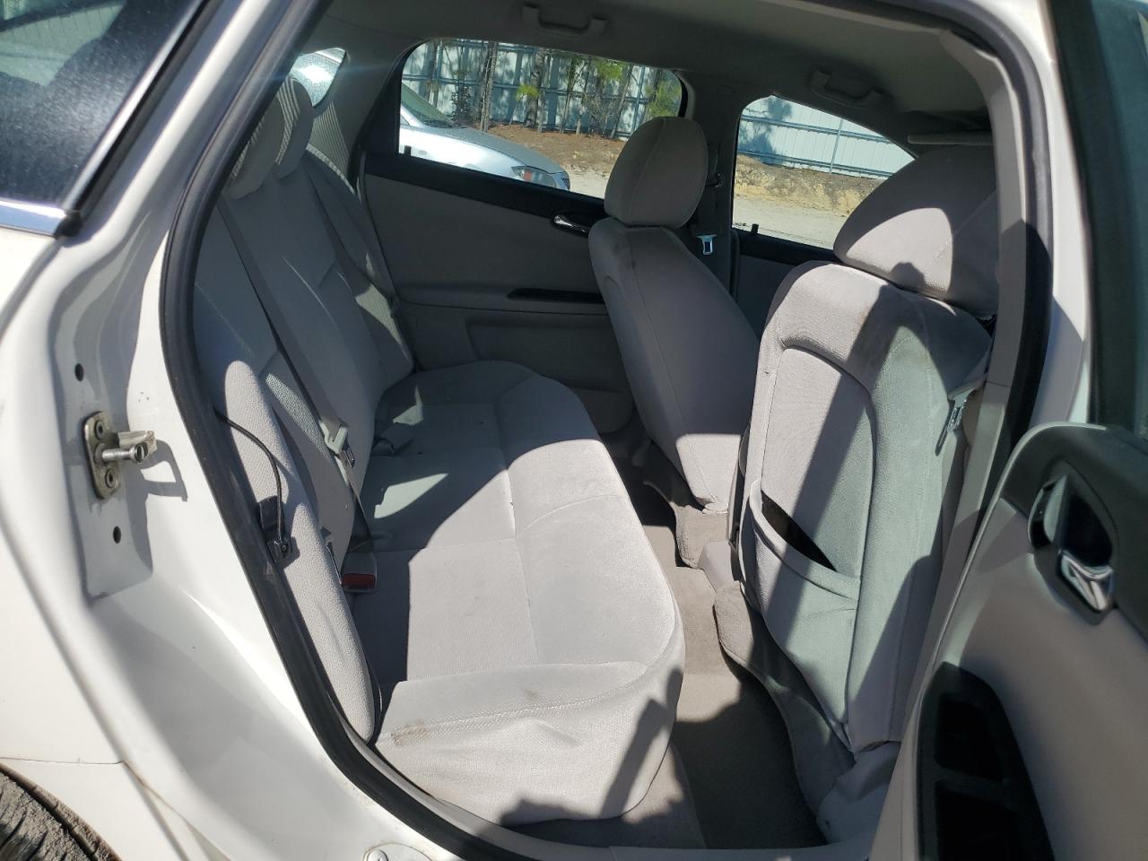 2009 Chevrolet Impala - Image 10