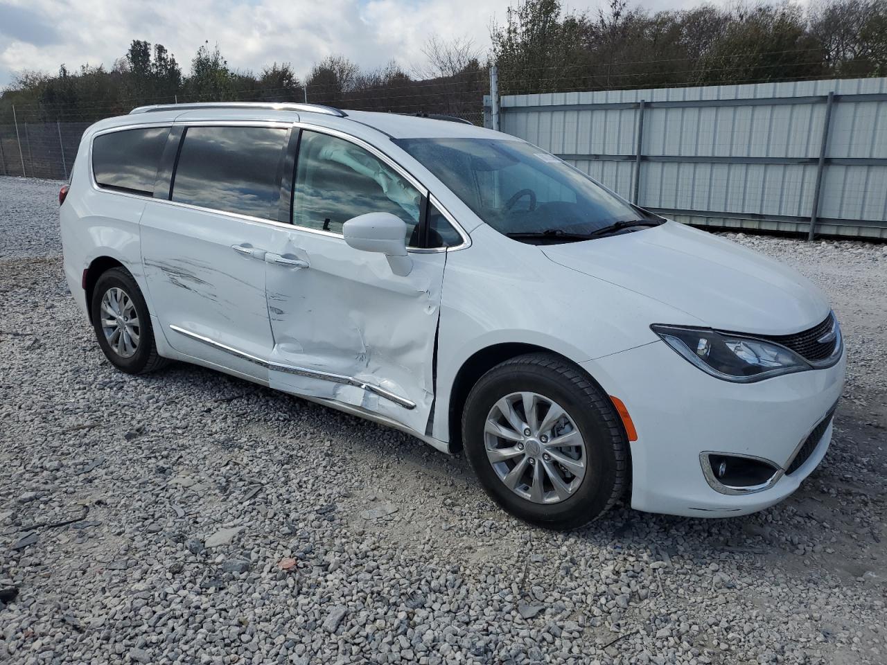 2019 Chrysler Pacifica - Image 4