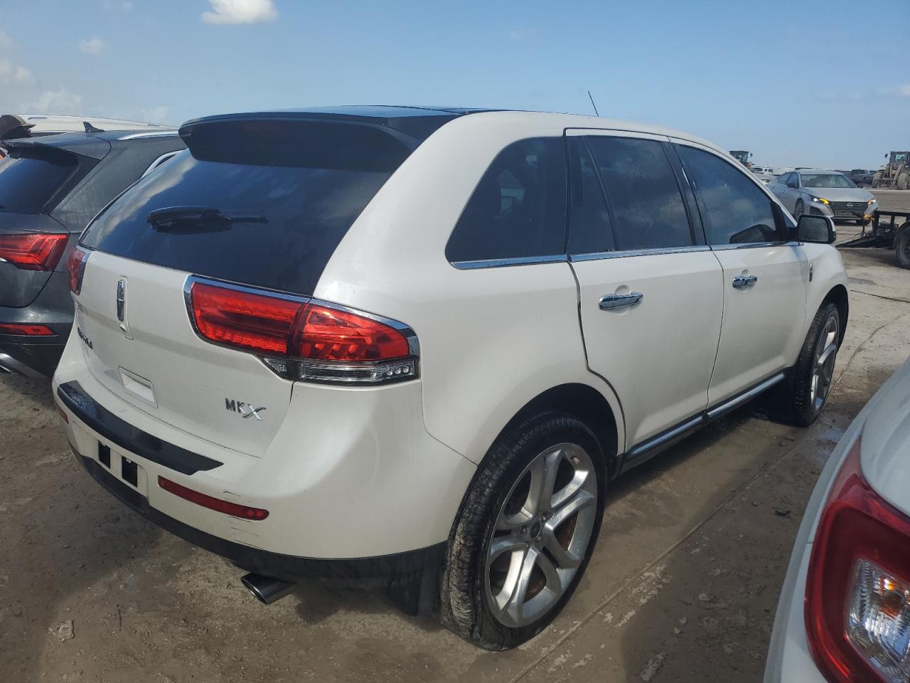 VIN 2LMDJ6JK3DBL26915 2013 LINCOLN MKX no.3