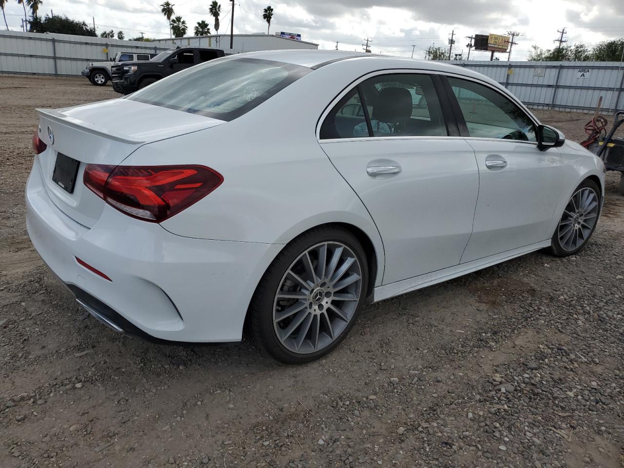 2019 Mercedes-Benz A-klasse - Image 3