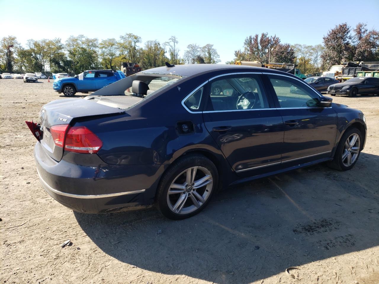 2015 Volkswagen Passat - Image 3