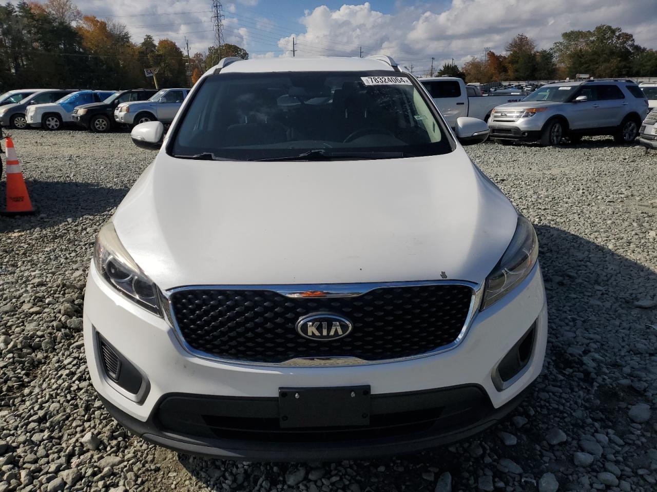 2016 Kia Sorento - Image 5