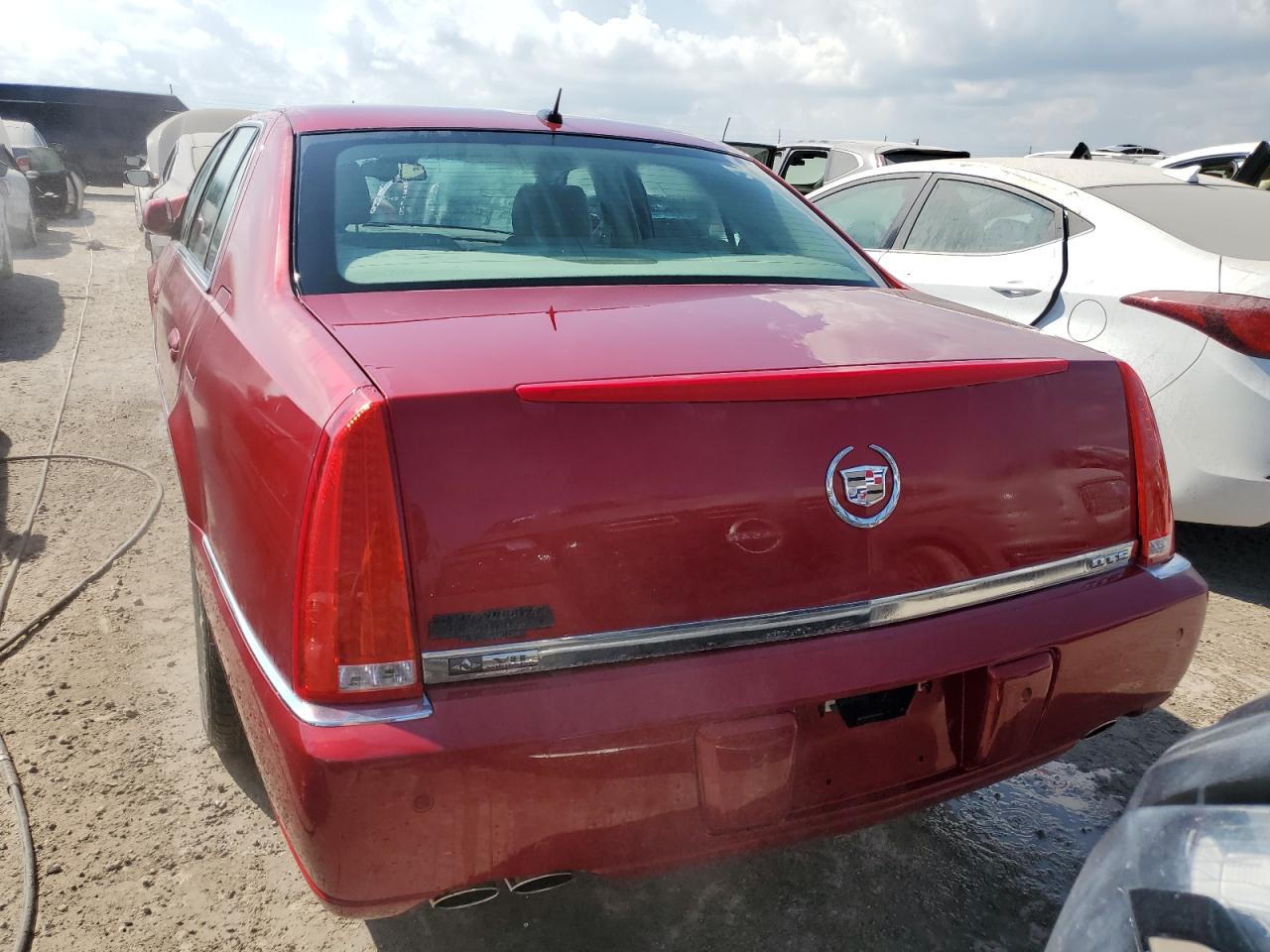 2008 Cadillac Dts VIN: 1G6KD57YX8U152882 Lot: 74577594