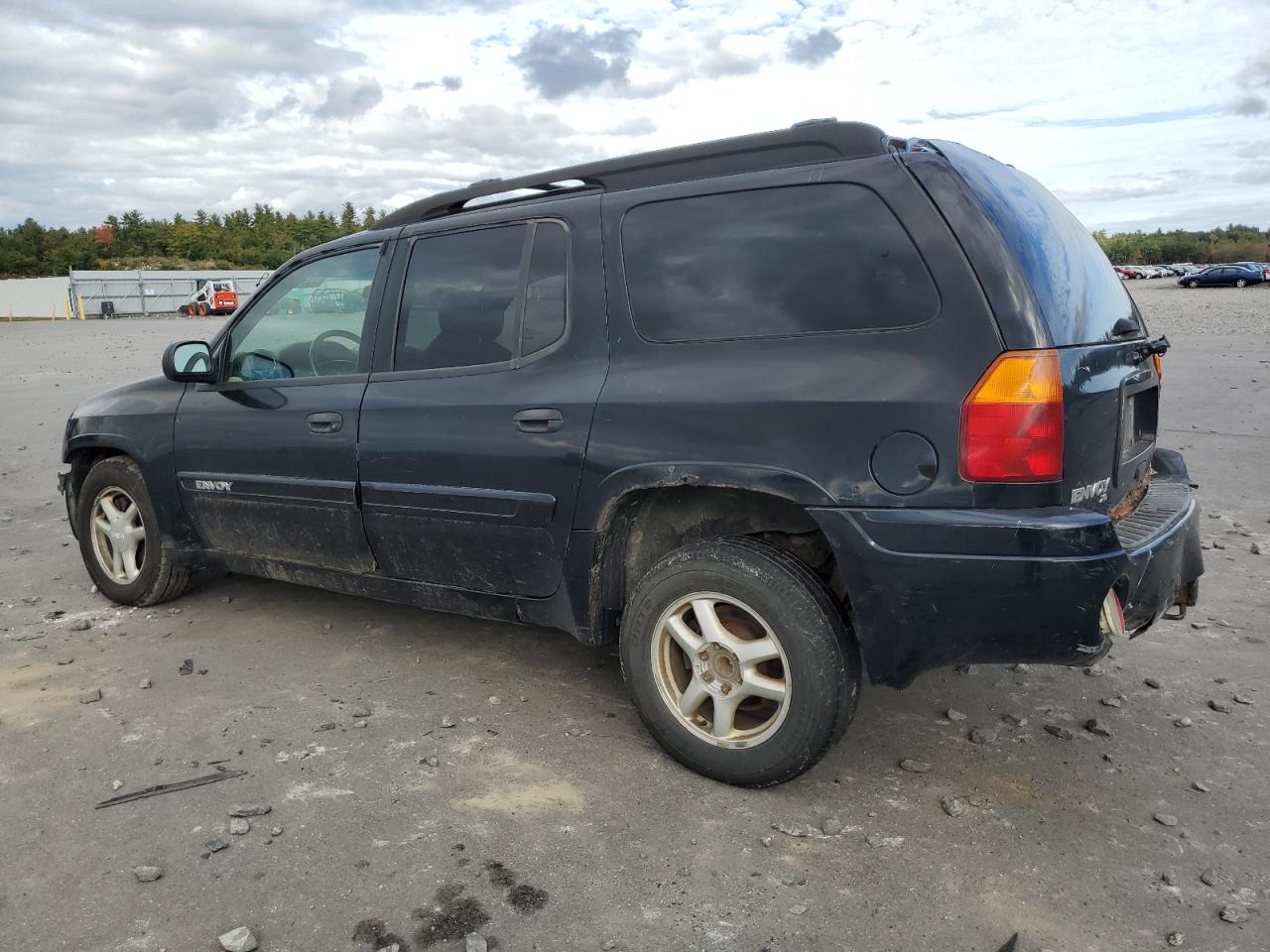 2004 GMC Envoy - Image 2