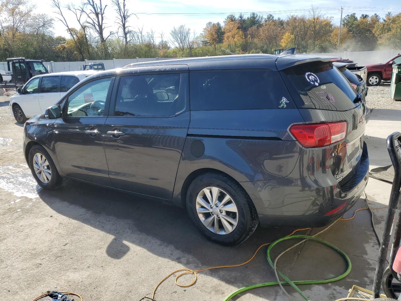 2018 Kia Sedona - Image 2