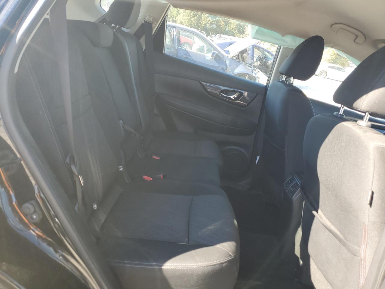 2018 Nissan Rogue - Image 11