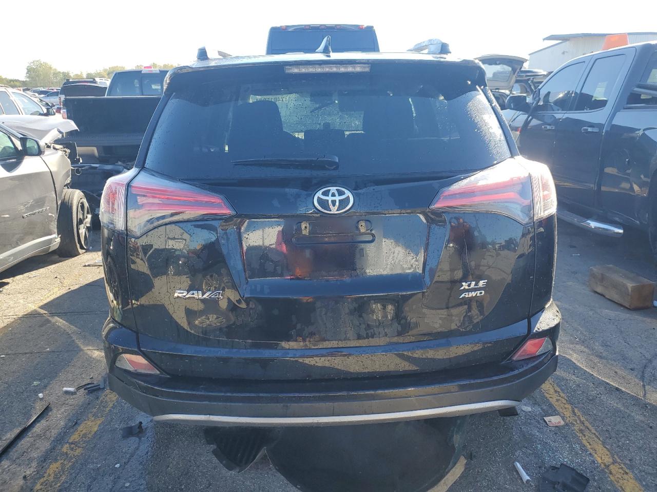 2T3RFREV5HW681164 2017 Toyota Rav4 Xle