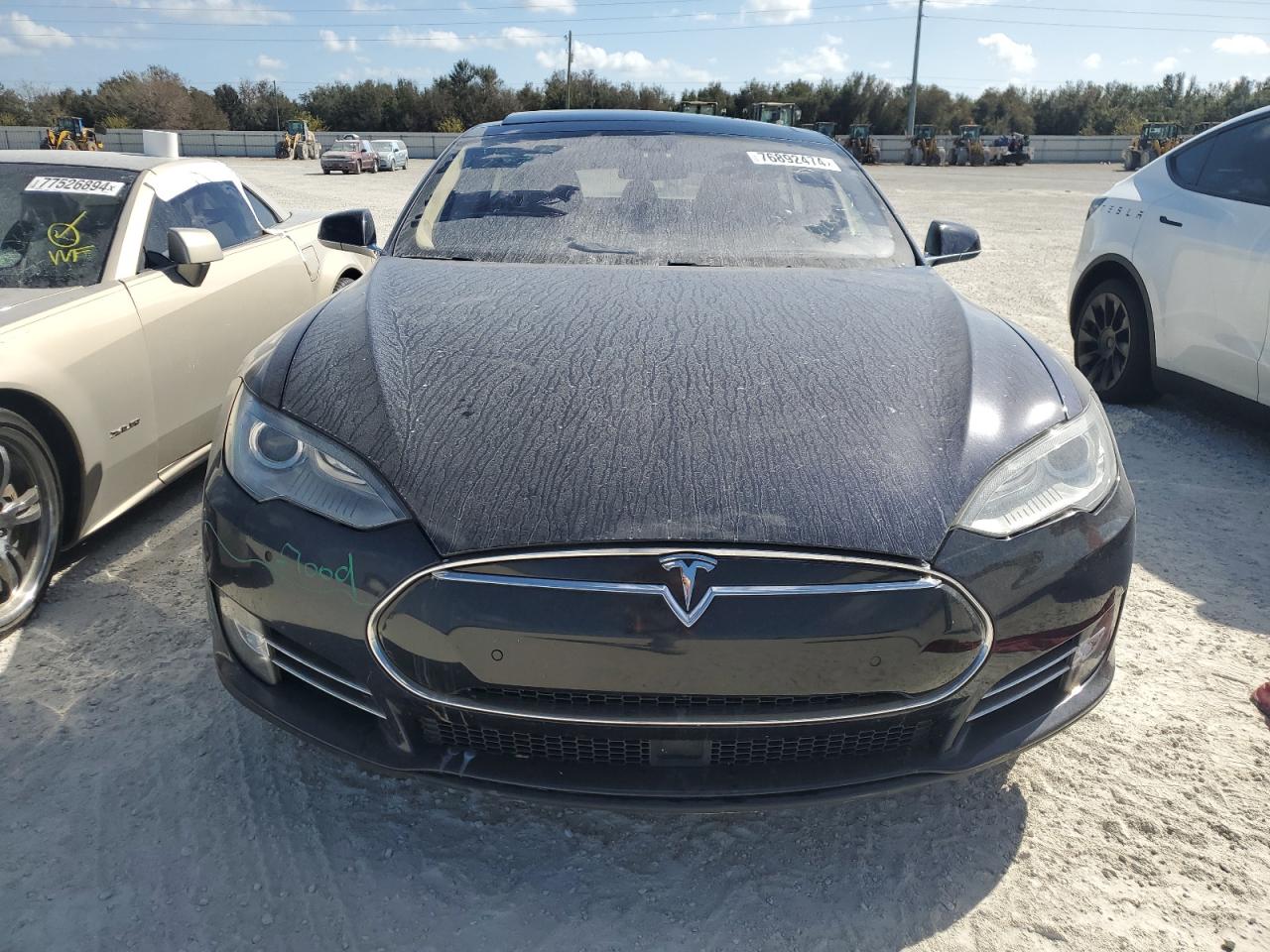 2014 Tesla Model S VIN: 5YJSA1H14EFP63592 Lot: 76892474