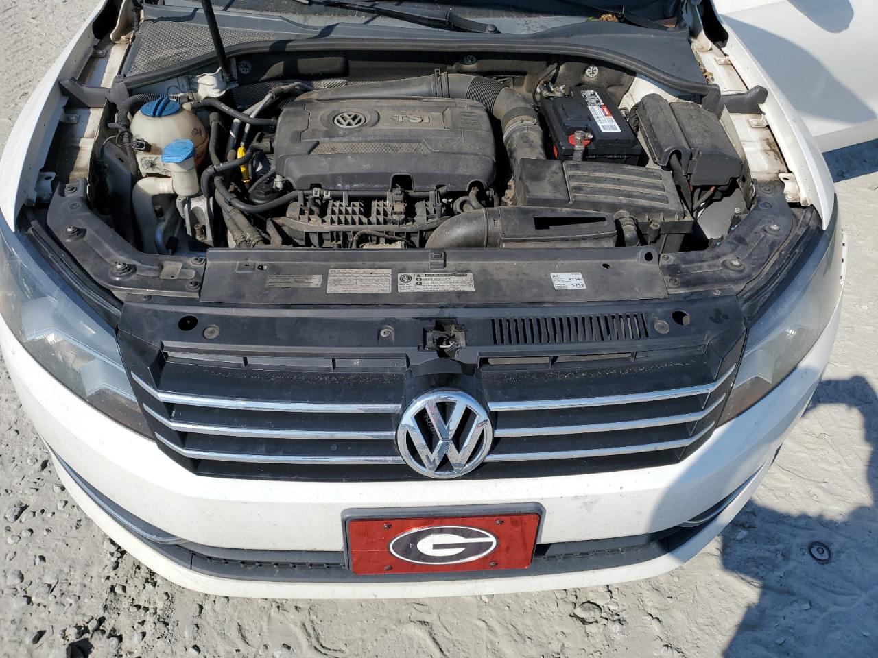 2014 Volkswagen Passat - Image 11