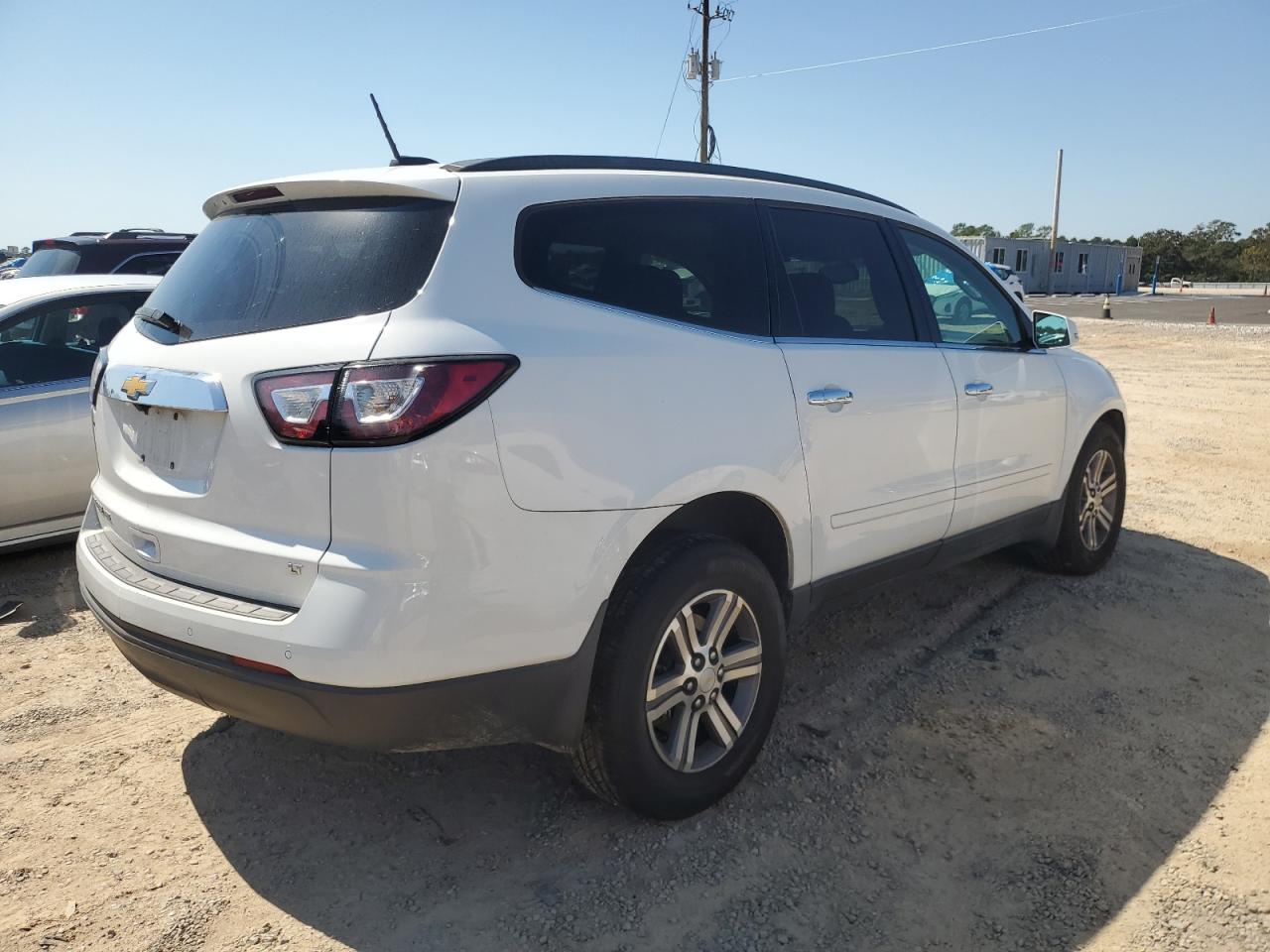 1GNKVHKD2HJ132392 2017 Chevrolet Traverse Lt