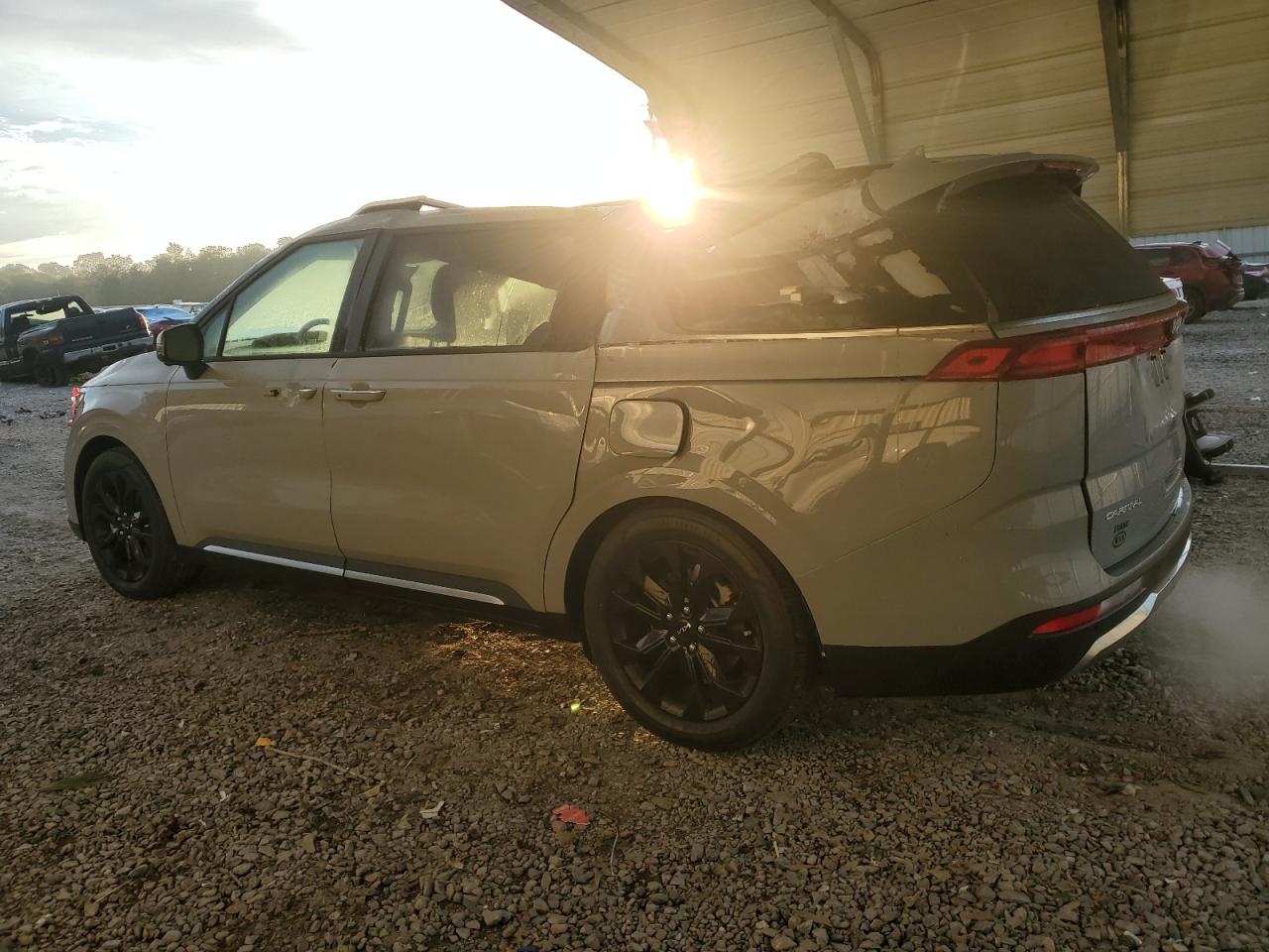 2023 Kia Carnival - Image 2