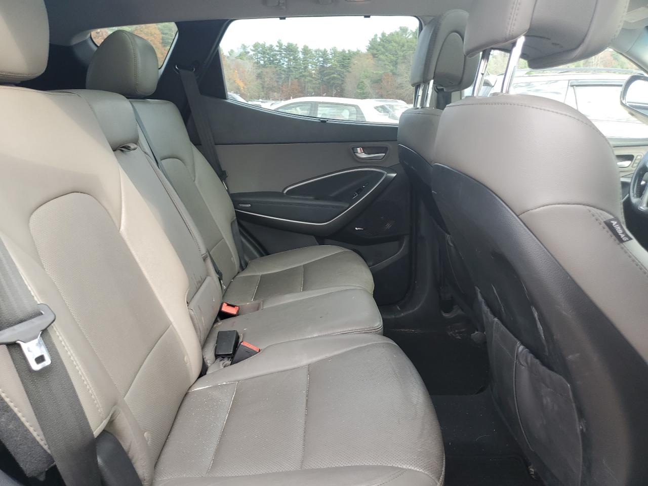 2017 Hyundai Santa Fe - Image 11