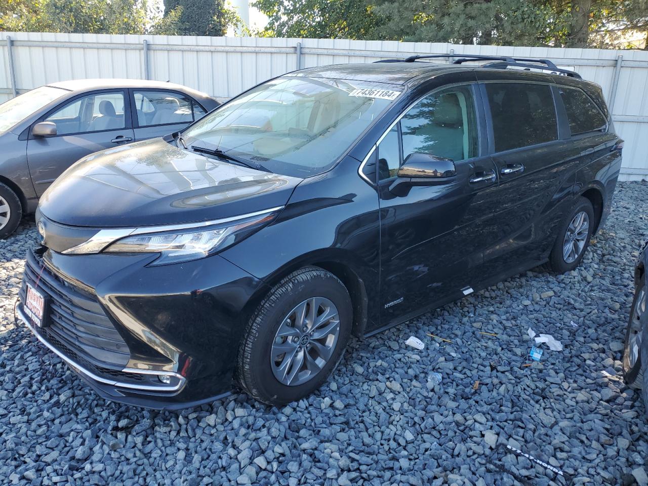 2021 Toyota Sienna - Image 1