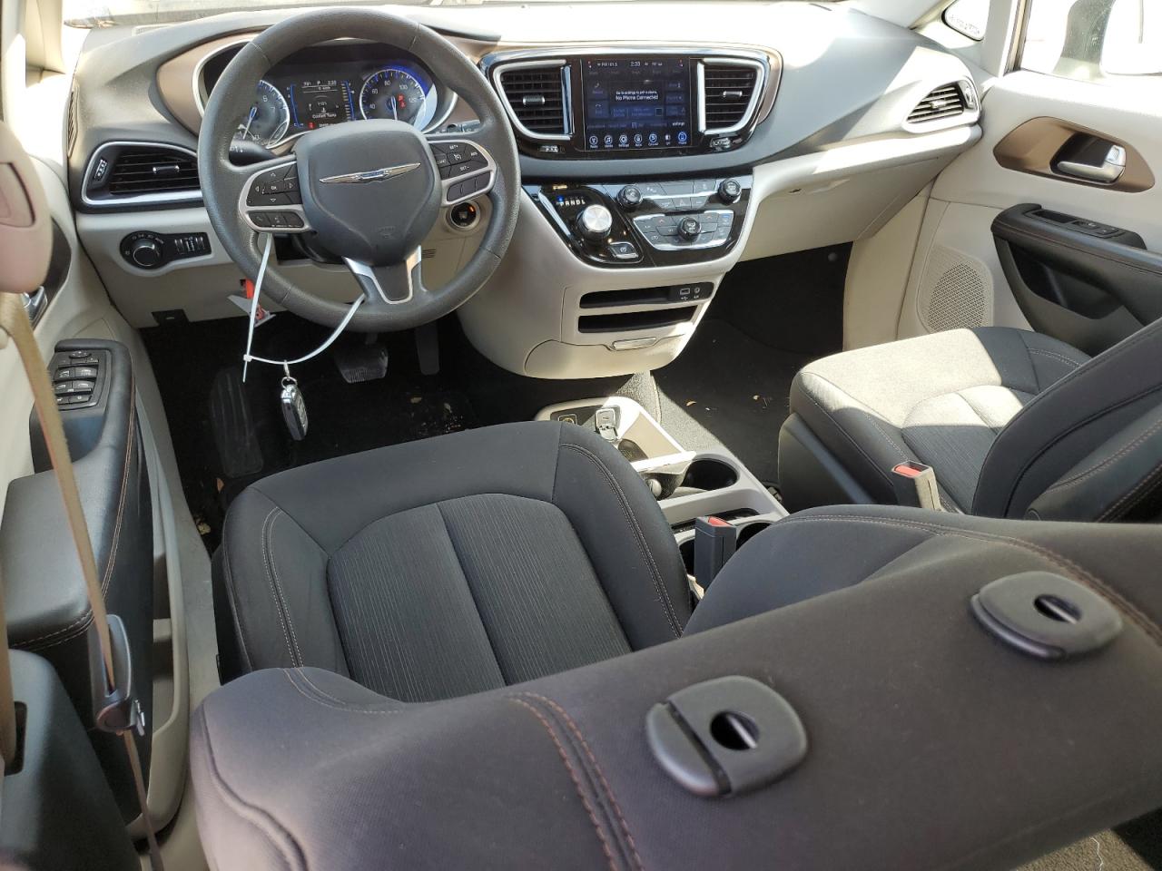 2017 Chrysler Pacifica - Image 8