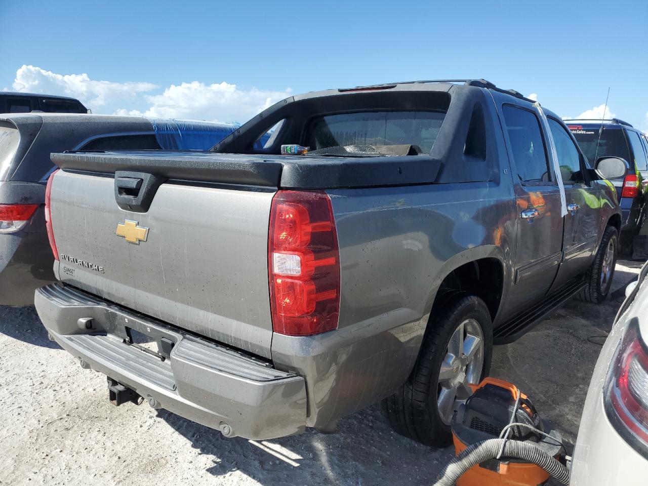 2012 Chevrolet Avalanche - Image 3