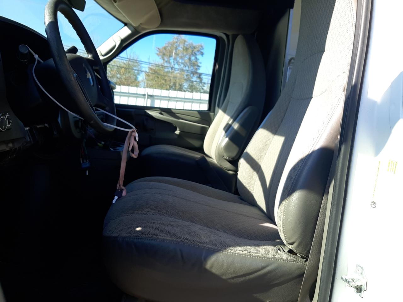 2010 Chevrolet Express - Image 7