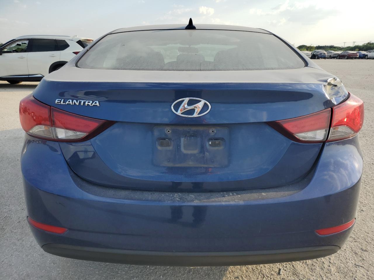 5NPDH4AE3FH645281 2015 Hyundai Elantra Se