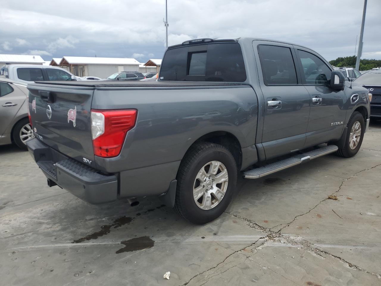 1N6AA1E65HN568969 2017 Nissan Titan Sv