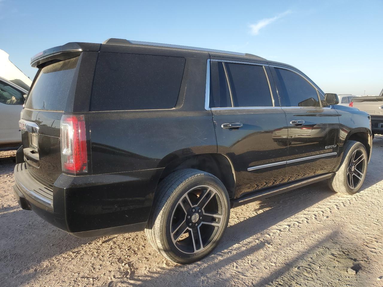 2016 GMC Yukon - Image 3