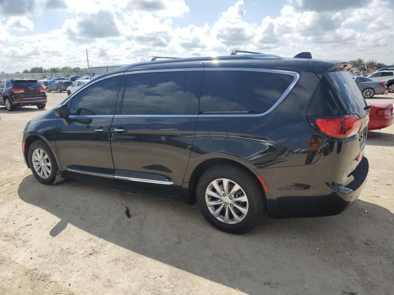 2C4RC1BG5JR174426 2018 CHRYSLER PACIFICA - Image 2