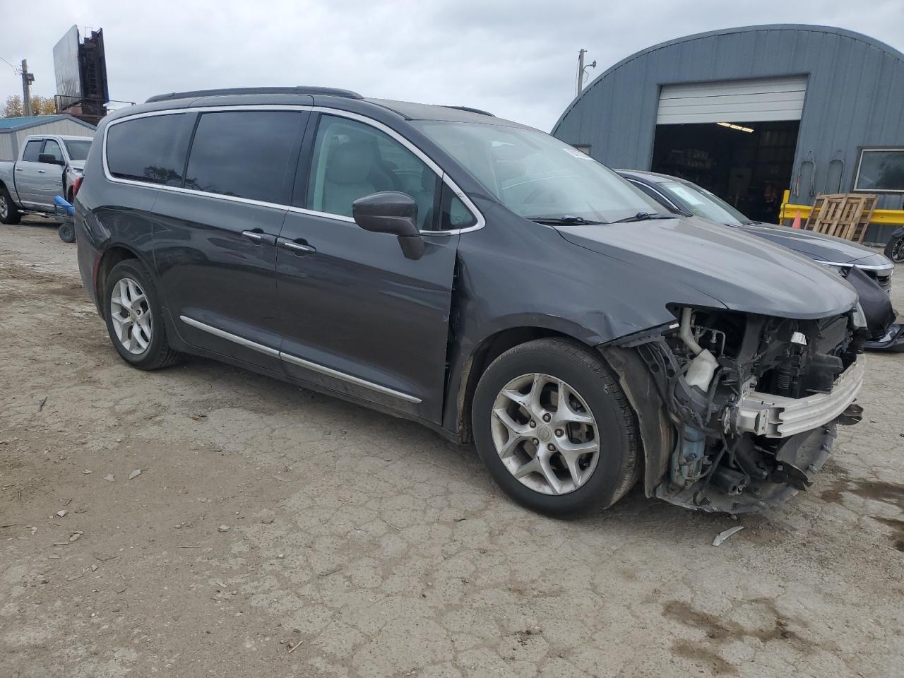 VIN 2C4RC1BG1HR511006 2017 CHRYSLER PACIFICA no.4