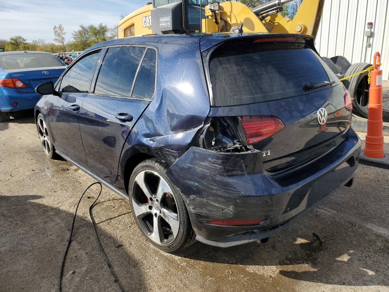 2018 Volkswagen GTI - Image 2