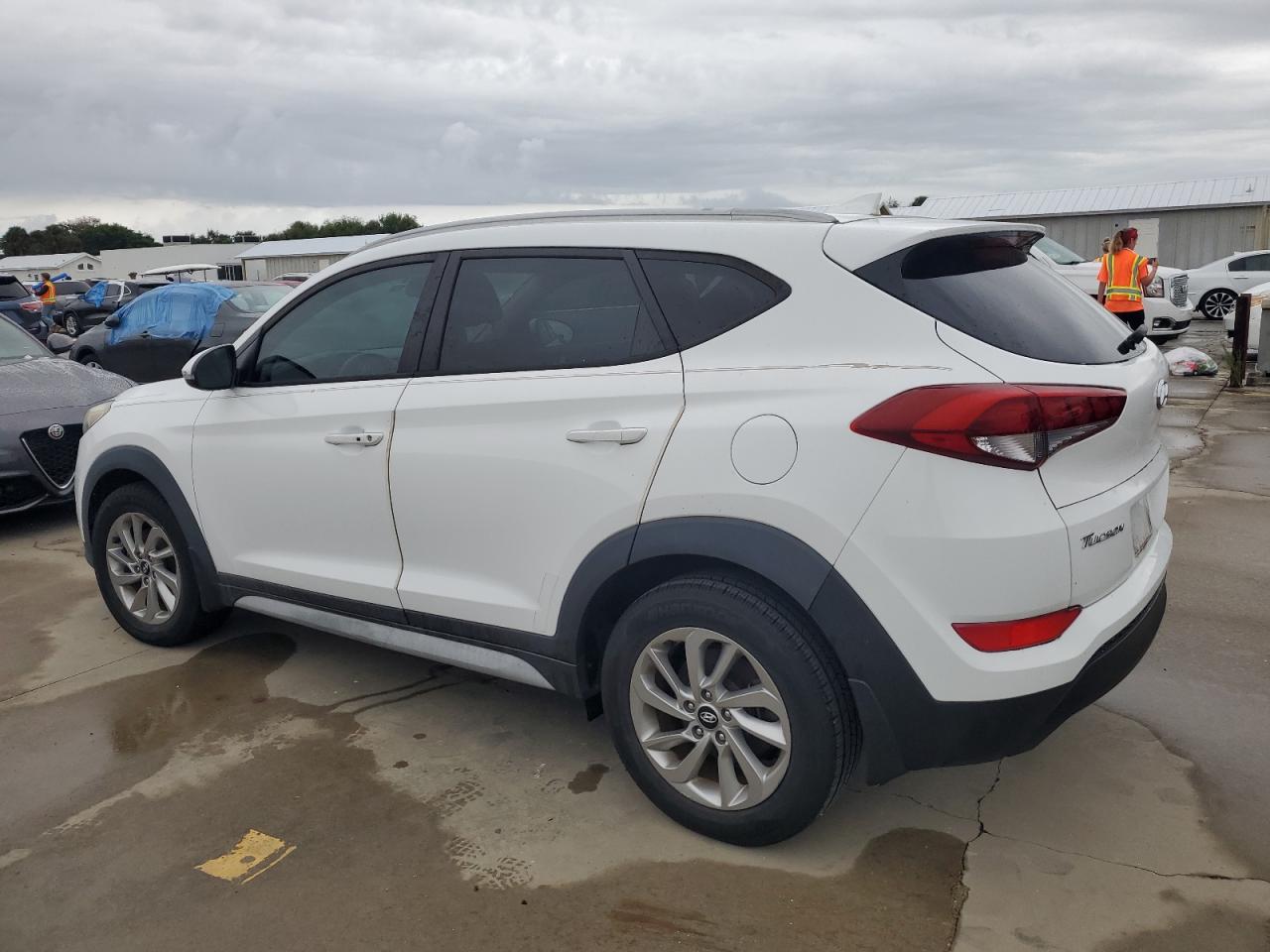 KM8J33A45HU516143 2017 HYUNDAI TUCSON - Image 2