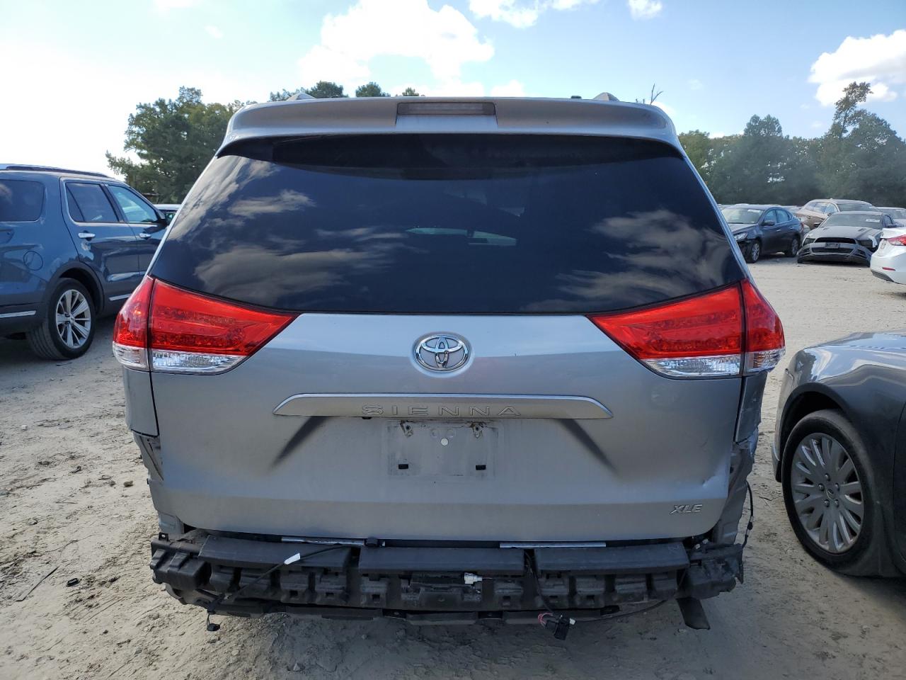 2014 Toyota Sienna Xle VIN: 5TDYK3DC4ES494578 Lot: 74805634