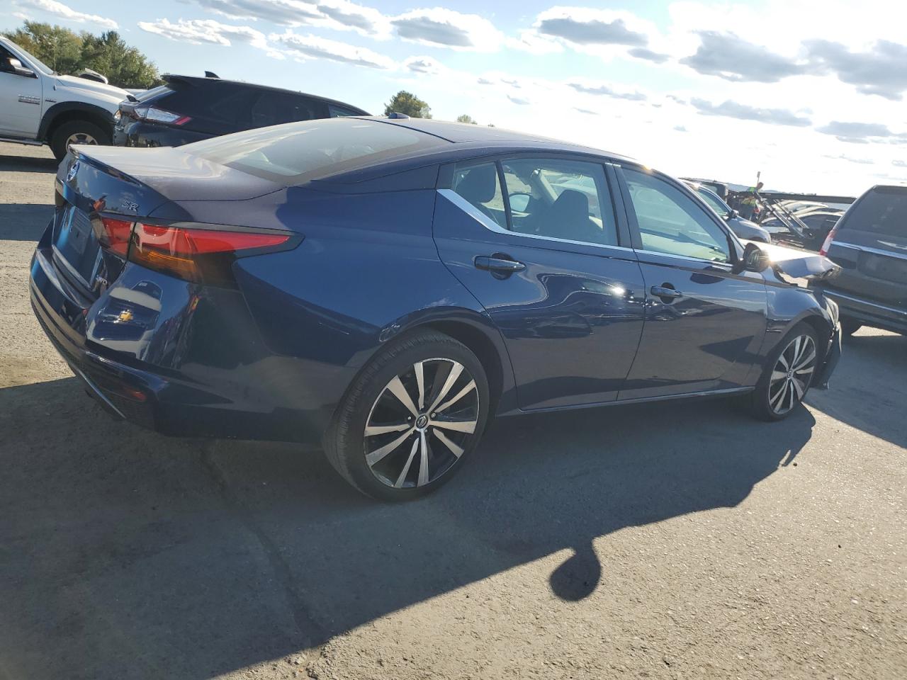 2020 Nissan Altima - Image 3