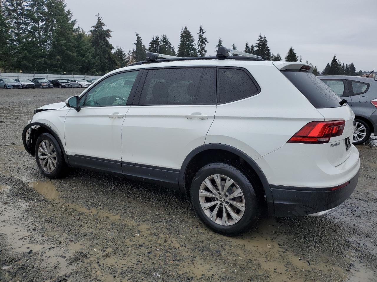 2018 Volkswagen Tiguan - Image 2