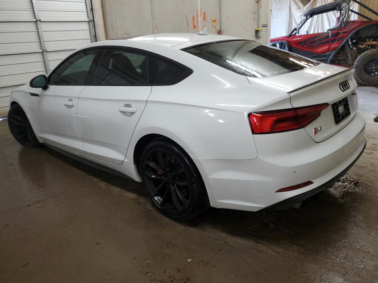 WAUC4CF56JA008909 2018 AUDI RS5 - Image 2