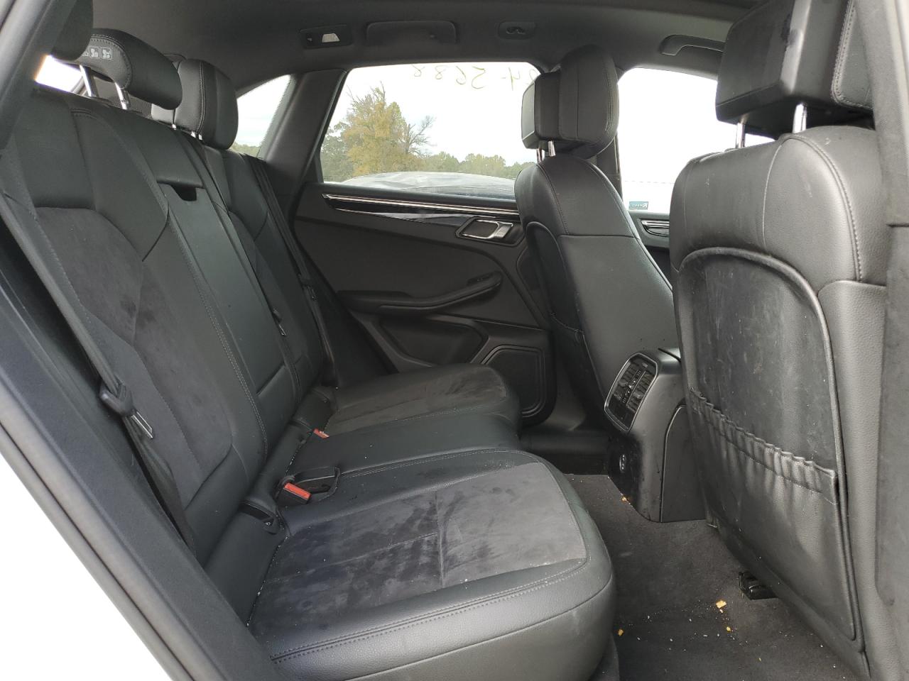 2020 Porsche Macan - Image 11
