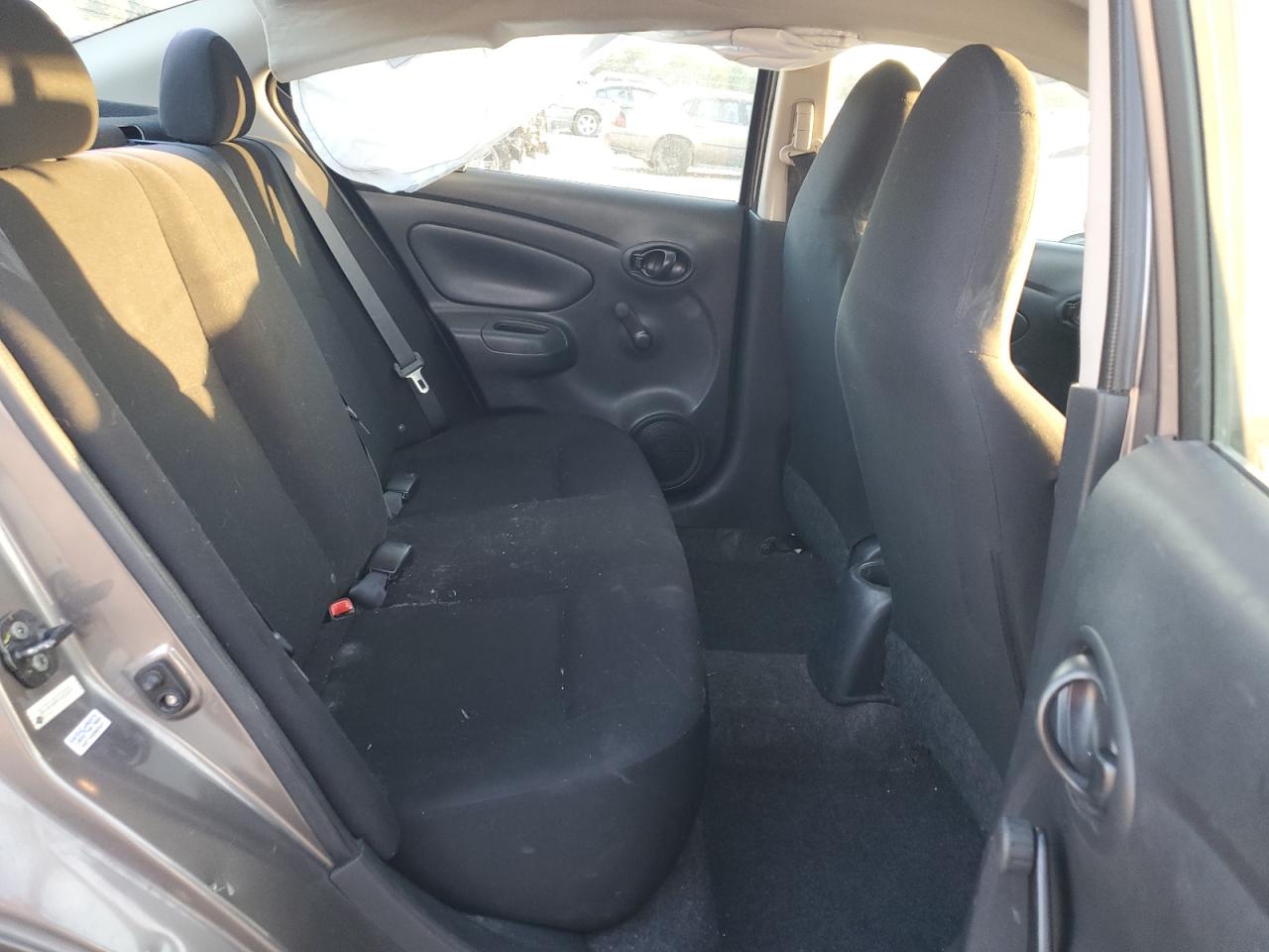 2015 Nissan Versa - Image 11