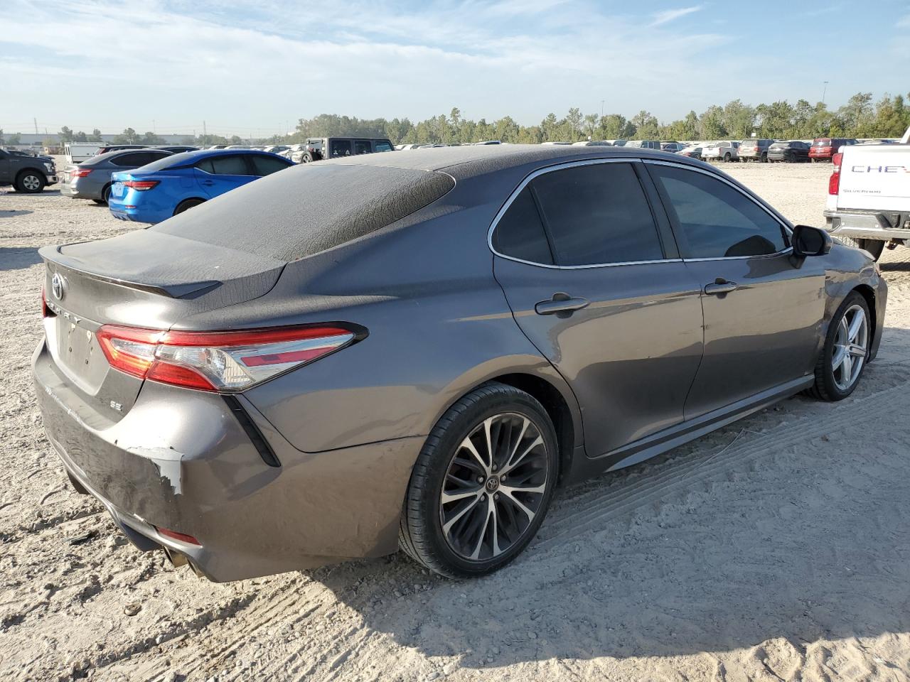 VIN 4T1B11HKXJU580266 2018 TOYOTA CAMRY no.3