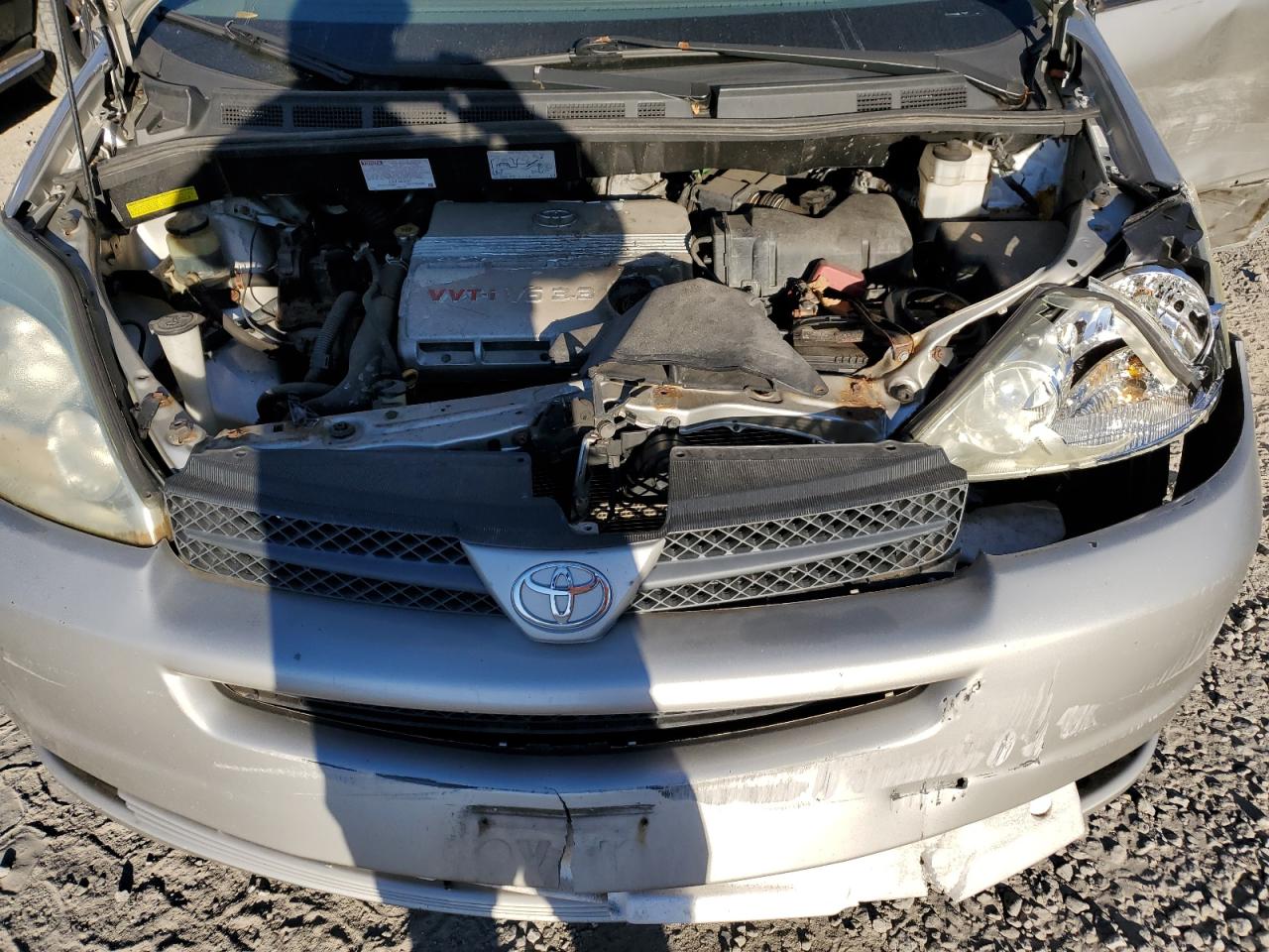 2004 Toyota Sienna - Image 12