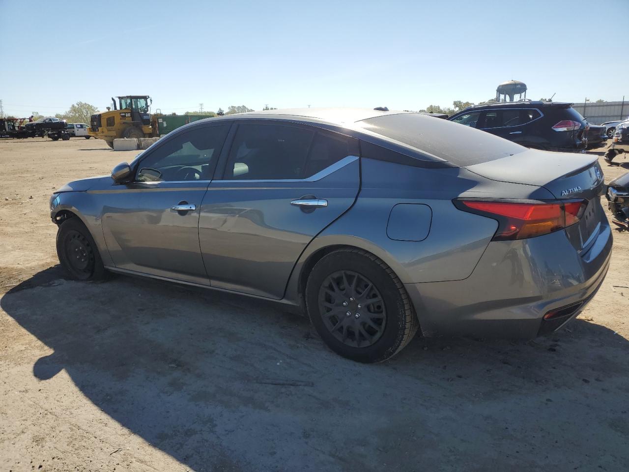 2020 Nissan Altima - Image 2
