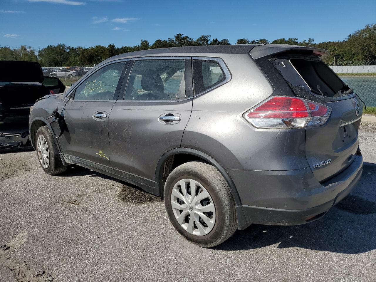 2015 Nissan Rogue - Image 2