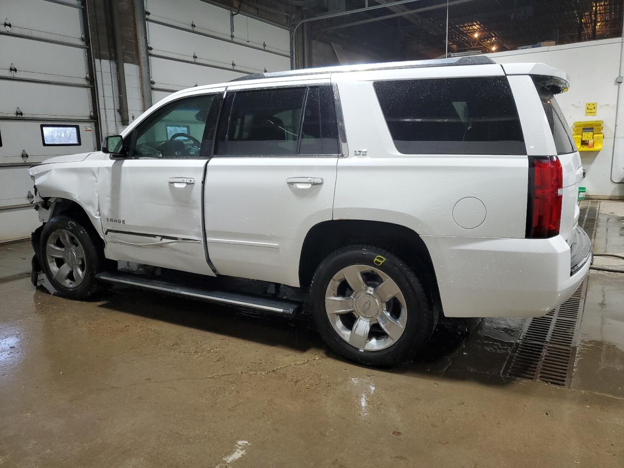 1GNSKCKC5FR145882 2015 CHEVROLET TAHOE - Image 2