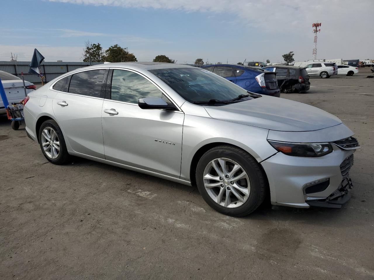 VIN 1G1ZD5STXJF152715 2018 CHEVROLET MALIBU no.4