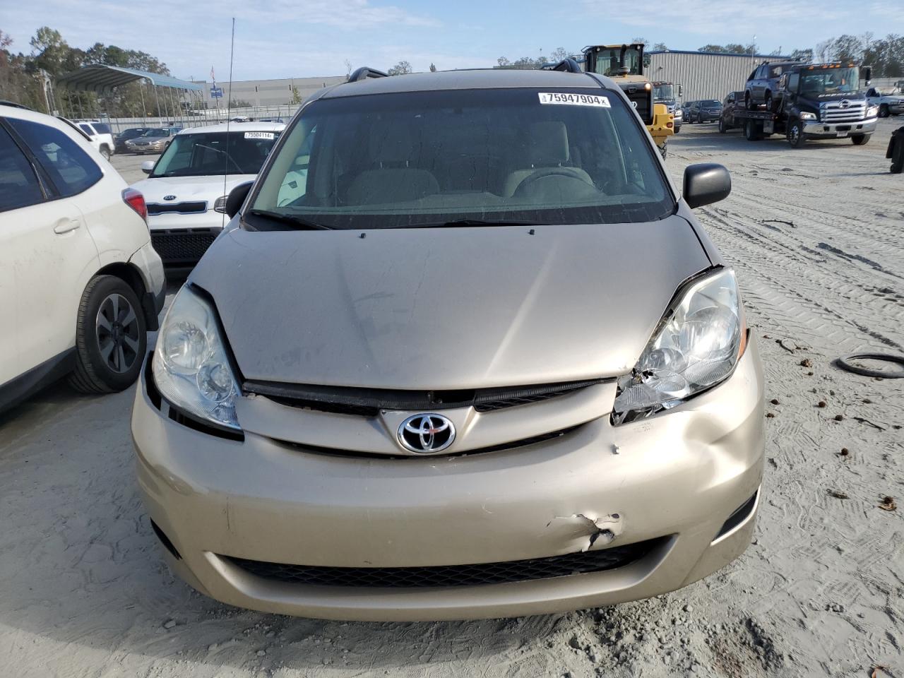 2009 Toyota Sienna - Image 5