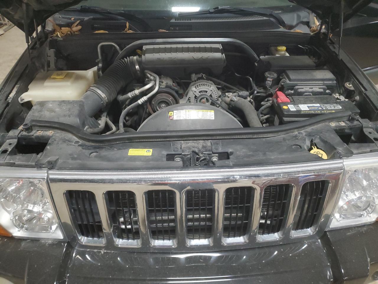 1J8HG48K18C153999 2008 Jeep Commander Sport