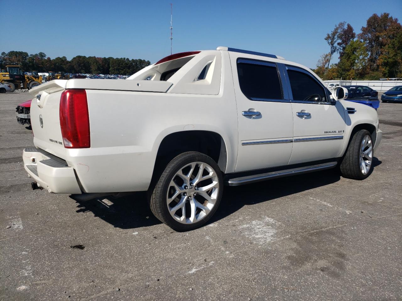 2008 Cadillac Escalade - Image 3