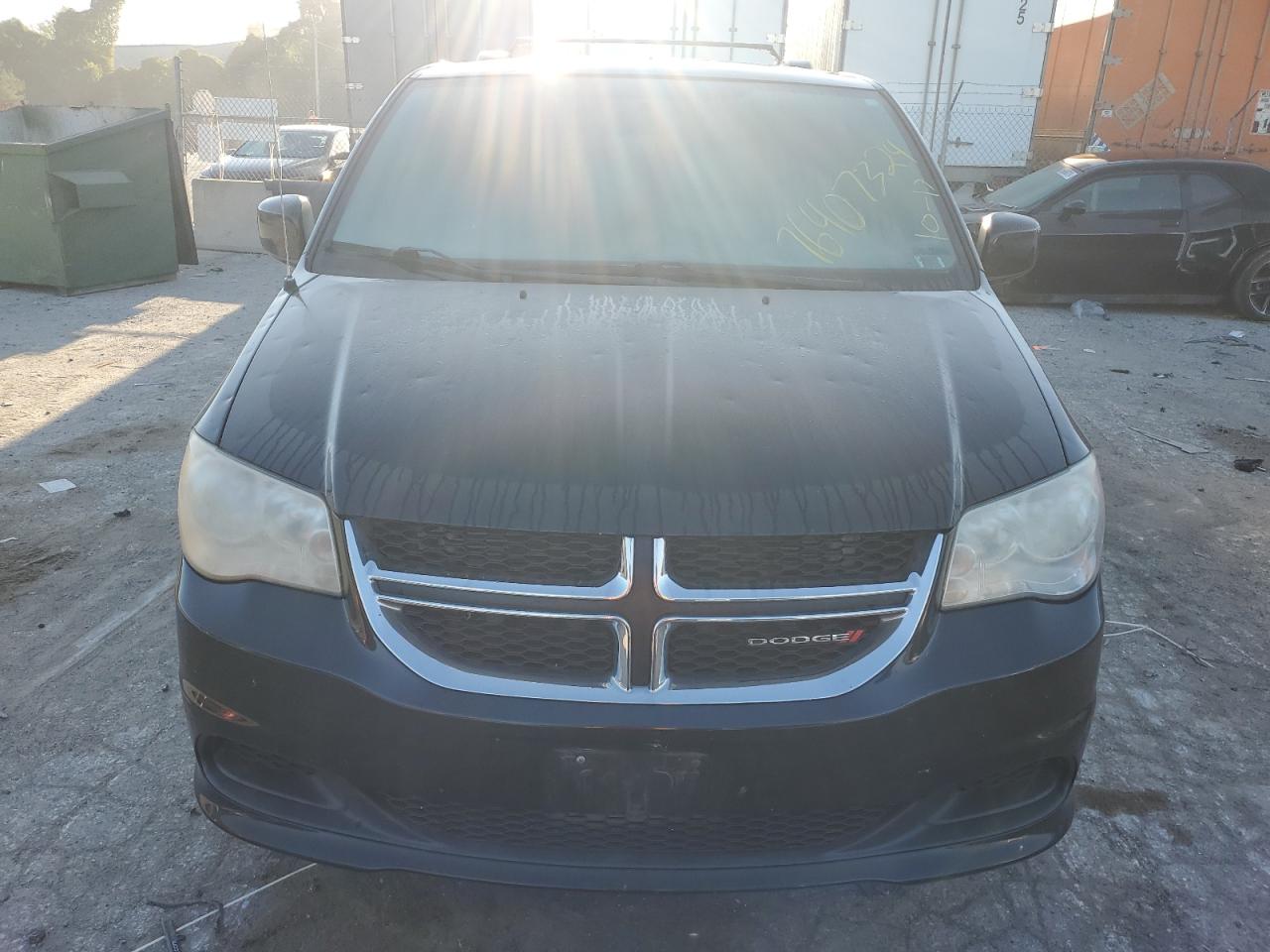 2014 Dodge Caravan - Image 5